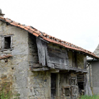 Sammy-boffen-met-oud-huis.jpg